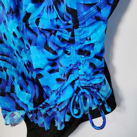 EUC flatering and Stretchy One Piece Swimsuit - Picture 7 of 9